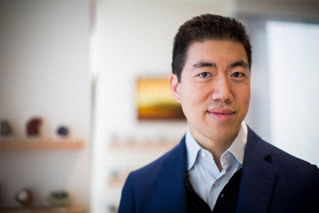 精准基因编辑	、蛋白质电子转移、自组装单分子层	，谁能摘得诺贝尔化学奖？两位专家给出他们的判断